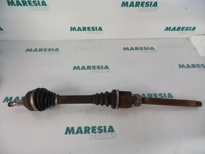 Gebruikte Aandrijfas rechts-voor Citroen C5 I Break (DE) 2.2 HDi 16V FAP Prijs € 105,00 Margeregeling aangeboden door Maresia Parts