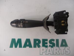 Gebruikte Pinker Schakelaar Renault Scénic I (JA) 1.9 dCi Prijs € 20,00 Margeregeling aangeboden door Maresia Parts