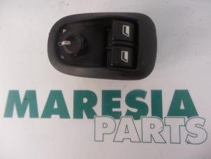 Gebruikte Combischakelaar ramen Peugeot 306 (7D) 1.8 16V Prijs € 50,00 Margeregeling aangeboden door Maresia Parts