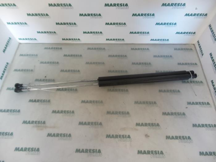 Set Gasdempers Achterklep van een Peugeot 207 CC (WB) 1.6 16V THP 2007