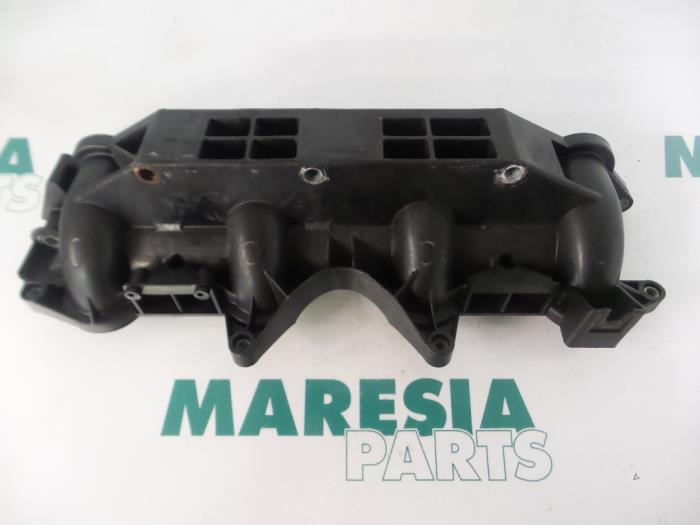 Gebruikte Inlaatspruitstuk Renault Master II (ED/HD/UD) 2.5 dCi 16V 100 Prijs € 30,00 Margeregeling aangeboden door Maresia Parts