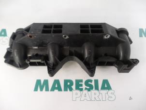 Gebruikte Inlaatspruitstuk Renault Master III (ED/HD/UD) 2.5 dCi 16V 100 Prijs € 30,00 Margeregeling aangeboden door Maresia Parts