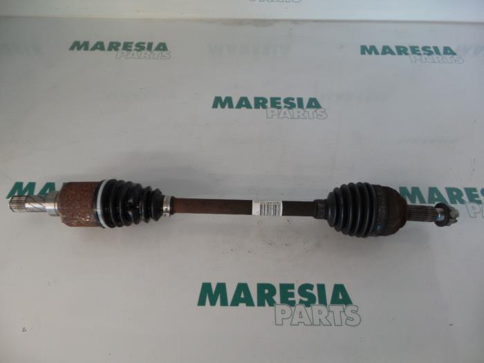 Gebruikte Steekas links-voor Renault Clio III Estate/Grandtour (KR) 1.5 dCi FAP Prijs € 35,00 Margeregeling aangeboden door Maresia Parts