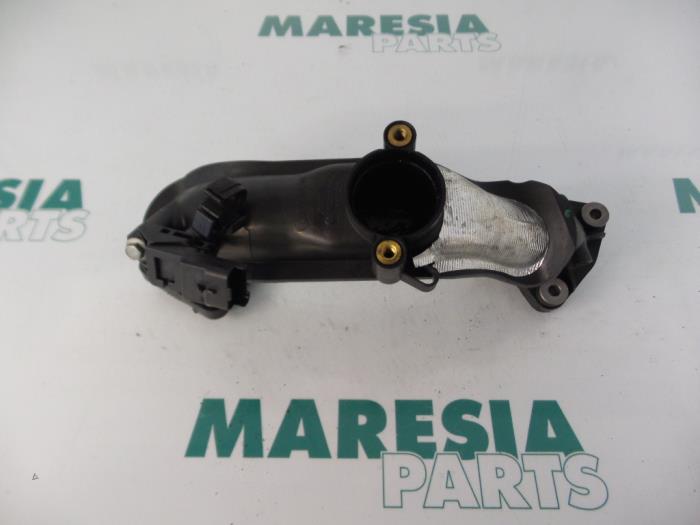 Gebruikte Spruitstuk Inlaat Peugeot 208 I (CA/CC/CK/CL) 1.6 e-HDi FAP Prijs € 50,00 Margeregeling aangeboden door Maresia Parts