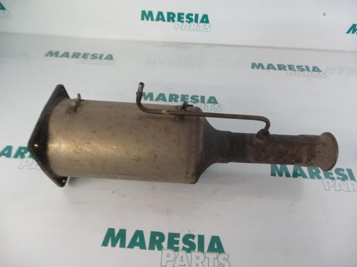 Gebruikte Roetfilter Citroen C8 (EA/EB) 2.0 HDi 16V Prijs € 131,25 Margeregeling aangeboden door Maresia Parts