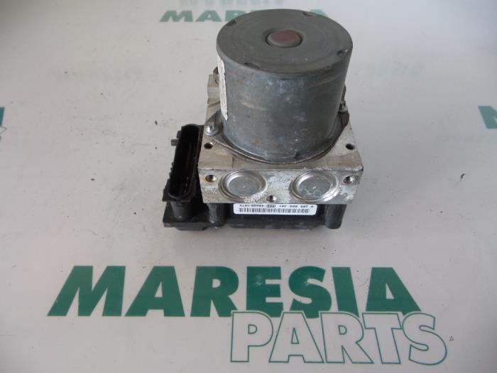 Gebruikte ABS Pomp Renault Grand Scénic II (JM) 2.0 16V Prijs € 49,95 Margeregeling aangeboden door Maresia Parts