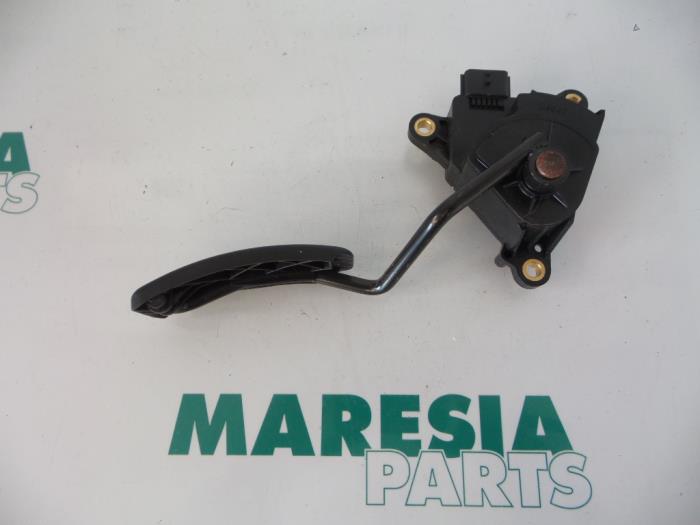 Gebruikte Sensor Gaspedaalpositie Renault Grand Scénic II (JM) 2.0 16V Prijs € 29,95 Margeregeling aangeboden door Maresia Parts