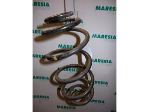 Gebruikte Veerschroef achter Renault Espace (JK) 2.2 dCi 150 16V Grand Espace Prijs € 25,00 Margeregeling aangeboden door Maresia Parts