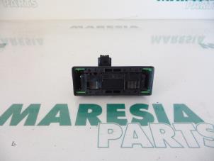 Gebruikte Sensor regen Peugeot 206 (2A/C/H/J/S) 1.6 16V Prijs € 35,00 Margeregeling aangeboden door Maresia Parts
