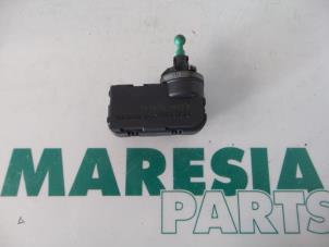 Gebruikte Koplampmotor Fiat Punto II (188) 1.2 16V 5-Drs. Prijs € 20,00 Margeregeling aangeboden door Maresia Parts