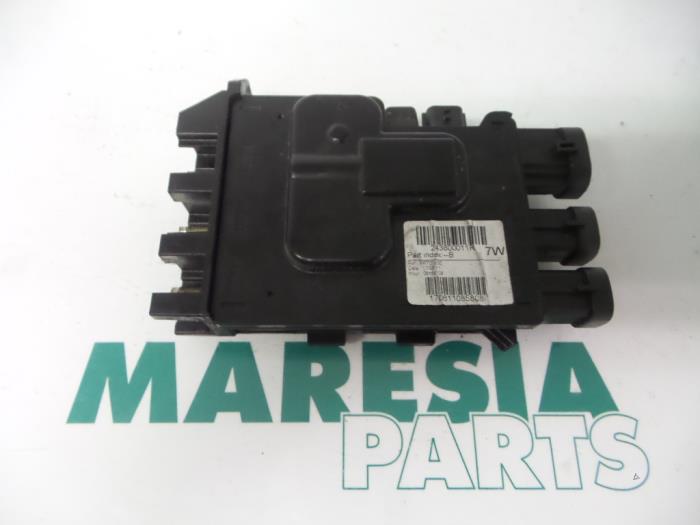 Gebruikte Computer Diversen Renault Megane III Grandtour (KZ) 1.5 dCi 110 Prijs € 65,00 Margeregeling aangeboden door Maresia Parts