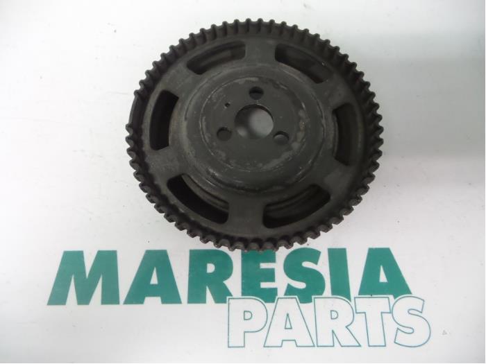 Gebruikte Poelie Krukas Fiat Stilo (192A/B) 1.2 16V Prijs € 25,00 Margeregeling aangeboden door Maresia Parts