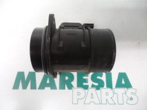 Gebruikte Luchthoeveelheidsmeter Renault Clio III (BR/CR) 1.5 dCi 70 Prijs € 25,00 Margeregeling aangeboden door Maresia Parts