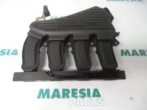 Gebruikte Inlaatspruitstuk Fiat Stilo (192A/B) 1.6 16V Prijs € 35,00 Margeregeling aangeboden door Maresia Parts