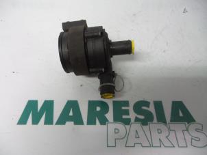 Gebruikte Waterpomp Renault Grand Scénic III (JZ) 1.4 16V TCe 130 Prijs € 25,00 Margeregeling aangeboden door Maresia Parts
