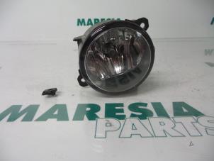 Gebruikte Mistlamp links-voor Citroen C4 Grand Picasso (3A) 1.6 HDiF 115 Prijs € 15,00 Margeregeling aangeboden door Maresia Parts