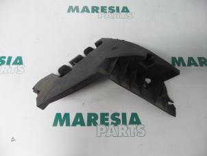 Gebruikte Bumperbalk achter Renault Clio III (BR/CR) 1.6 16V GT Prijs € 25,00 Margeregeling aangeboden door Maresia Parts