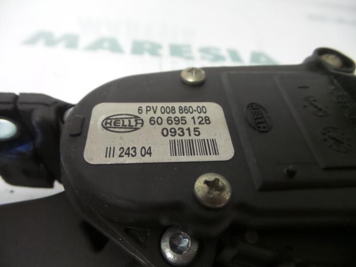 Gaspedaalpositie Sensor van een Alfa Romeo 159 (939AX) 1.9 JTDm 16V 2005