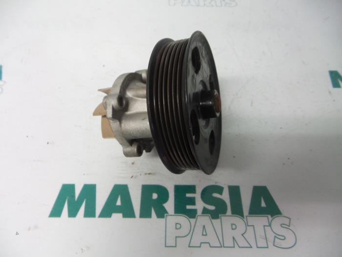 Gebruikte Waterpomp Fiat Punto Evo (199) 1.3 JTD Multijet 85 16V Prijs € 75,00 Margeregeling aangeboden door Maresia Parts