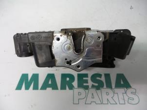 Gebruikte Deurslot Mechaniek 4Deurs links-voor Fiat Stilo (192A/B) 1.4 16V Prijs € 25,00 Margeregeling aangeboden door Maresia Parts