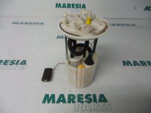 Gebruikte Brandstofpomp Elektrisch Fiat Stilo (192A/B) 1.4 16V Prijs € 20,00 Margeregeling aangeboden door Maresia Parts