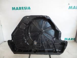 Gebruikte Reservewielbak Renault Megane II Grandtour (KM) 1.9 dCi 120 Prijs € 50,00 Margeregeling aangeboden door Maresia Parts