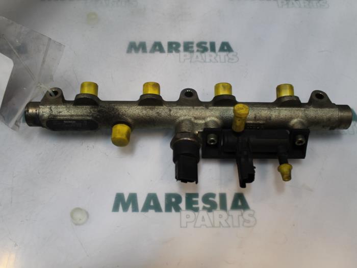 Gebruikte Injector brug Fiat Scudo (220Z) 2.0 JTD 16V Prijs € 127,05 Inclusief btw aangeboden door Maresia Parts