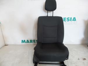 Gebruikte Voorstoel rechts Renault Espace (JK) 2.0 16V Turbo Prijs € 105,00 Margeregeling aangeboden door Maresia Parts