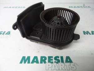 Gebruikte Aanjager Renault Clio II (BB/CB) 1.6 16V Prijs € 20,00 Margeregeling aangeboden door Maresia Parts