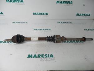 Gebruikte Aandrijfas links-voor Peugeot 206 (2A/C/H/J/S) 1.4 XR,XS,XT,Gentry Prijs € 40,00 Margeregeling aangeboden door Maresia Parts