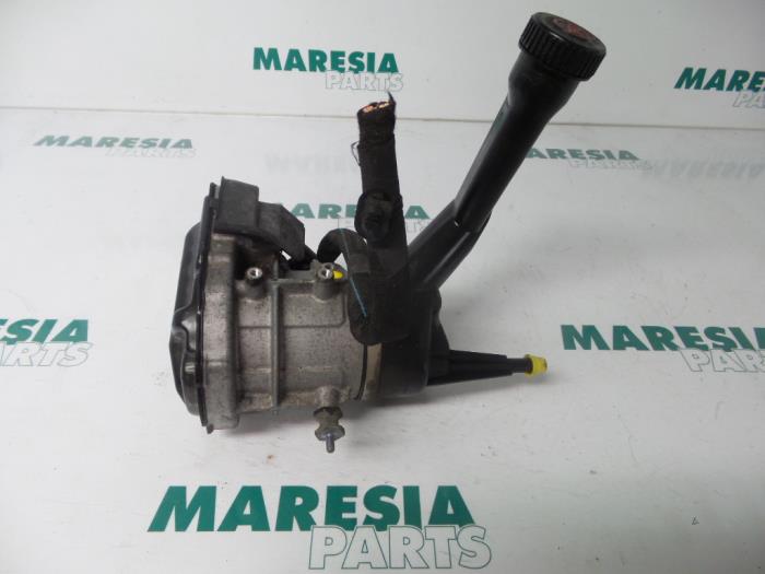 Gebruikte Servopomp Peugeot 308 SW (4E/H) 1.6 HDi 16V FAP Prijs € 74,95 Margeregeling aangeboden door Maresia Parts