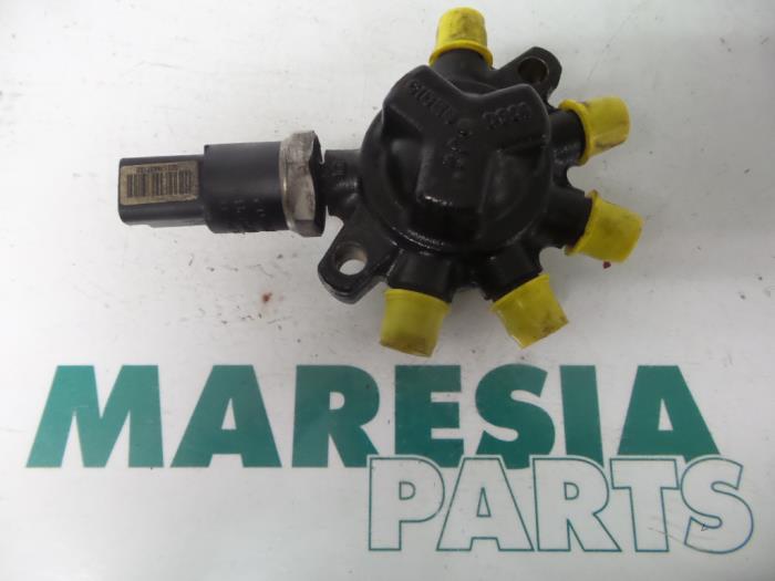 Gebruikte Common rail (Injectie) Renault Clio II Societe (SB) 1.5 dCi 80 Prijs € 50,00 Margeregeling aangeboden door Maresia Parts