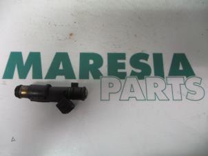 Gebruikte Injector (benzine injectie) Peugeot 807 2.0 16V Prijs € 25,00 Margeregeling aangeboden door Maresia Parts