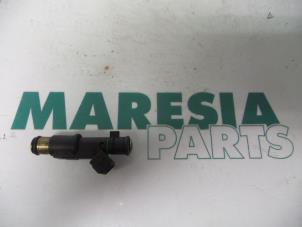 Gebruikte Injector (benzine injectie) Peugeot 807 2.0 16V Prijs € 25,00 Margeregeling aangeboden door Maresia Parts