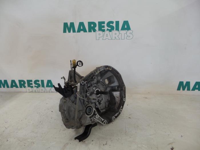 Gebruikte Versnellingsbak Renault Laguna II Grandtour (KG) 2.0 16V Prijs € 262,50 Margeregeling aangeboden door Maresia Parts
