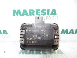 Gebruikte Sensor regen Renault Vel Satis (BJ) 3.0 dCi V6 24V Prijs € 35,00 Margeregeling aangeboden door Maresia Parts