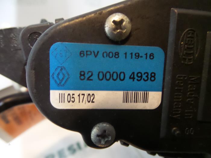 Gaspedaalpositie Sensor van een Renault Vel Satis (BJ) 3.0 dCi V6 24V 2002