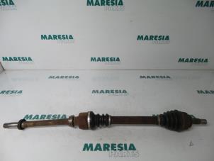 Gebruikte Aandrijfas rechts-voor Peugeot 307 (3A/C/D) 1.4 Prijs € 50,00 Margeregeling aangeboden door Maresia Parts