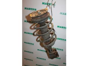 Gebruikte Mac Phersonpoot links-voor Renault Vel Satis (BJ) 3.0 dCi V6 24V Prijs € 50,00 Margeregeling aangeboden door Maresia Parts