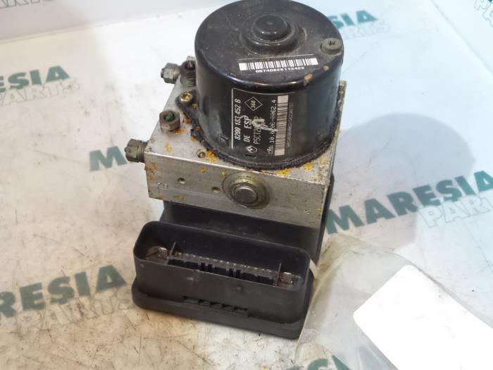 Gebruikte ABS Pomp Renault Vel Satis (BJ) 3.0 dCi V6 24V Prijs € 157,50 Margeregeling aangeboden door Maresia Parts