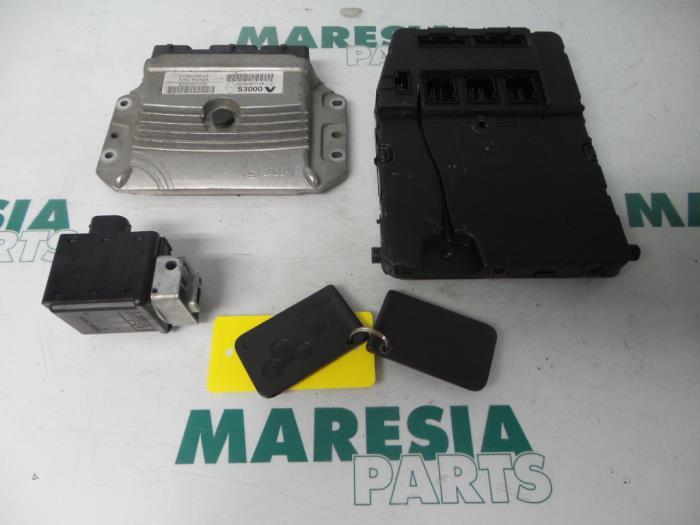 Gebruikte Computer Motormanagement Renault Scénic II (JM) 1.6 16V Prijs € 324,99 Margeregeling aangeboden door Maresia Parts