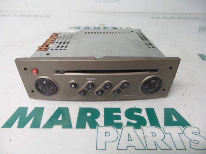 RENAULT Scenic 2 generation (2003-2010) Music Player Without GPS 8200300860 19515565