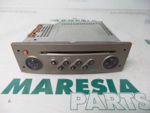 Gebruikte Radio CD Speler Renault Scénic II (JM) 1.6 16V Prijs € 85,00 Margeregeling aangeboden door Maresia Parts