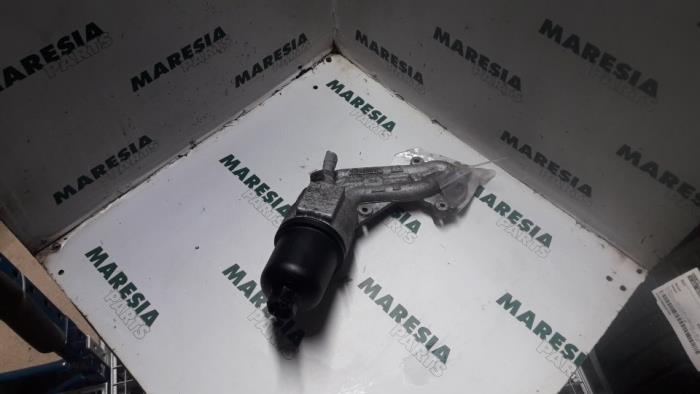 Gebruikte Oliefilterhouder Peugeot 206 (2A/C/H/J/S) 1.4 XR,XS,XT,Gentry Prijs € 35,00 Margeregeling aangeboden door Maresia Parts