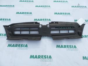 Gebruikte Grille Citroen Xsara Break (N2) 1.6i 16V Prijs € 30,00 Margeregeling aangeboden door Maresia Parts