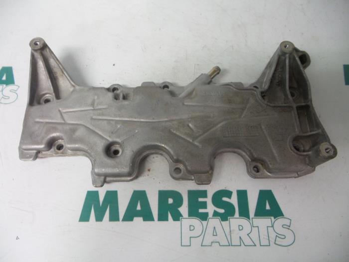 Gebruikte Kleppendeksel Renault Scénic II (JM) 2.0 16V Prijs € 35,00 Margeregeling aangeboden door Maresia Parts