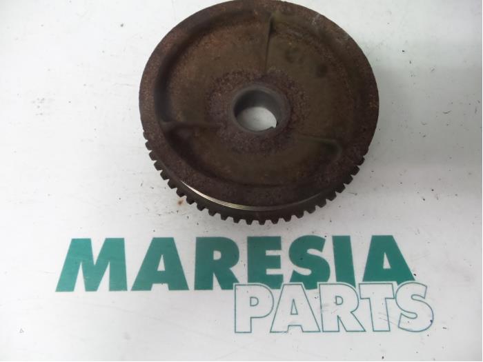 Gebruikte Poelie Krukas Fiat Stilo (192A/B) 1.6 16V Prijs € 35,00 Margeregeling aangeboden door Maresia Parts