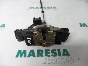 Gebruikte Deurslot Mechaniek 4Deurs links-voor Fiat Stilo (192A/B) 1.6 16V Prijs € 25,00 Margeregeling aangeboden door Maresia Parts
