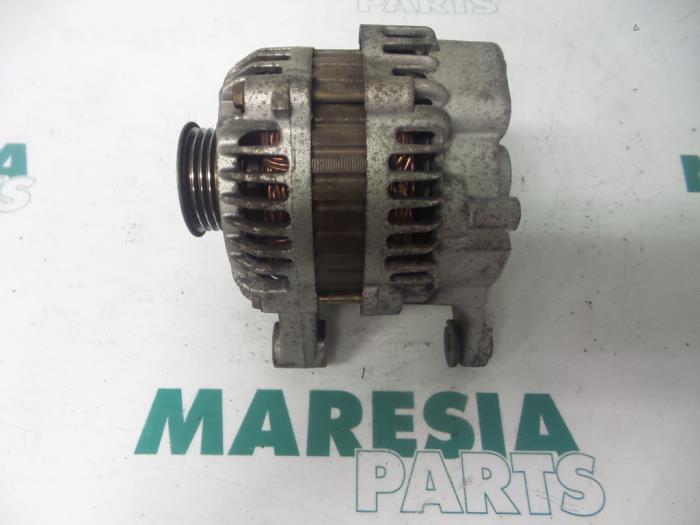 Gebruikte Dynamo Renault Twingo (C06) 1.2 Prijs € 50,00 Margeregeling aangeboden door Maresia Parts