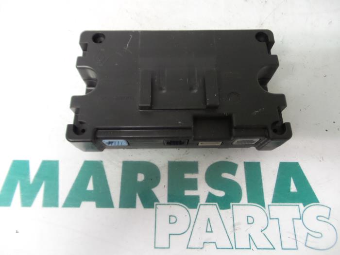 Gebruikte Computer Diversen Renault Scénic III (JZ) 1.4 16V TCe 130 Prijs € 34,99 Margeregeling aangeboden door Maresia Parts